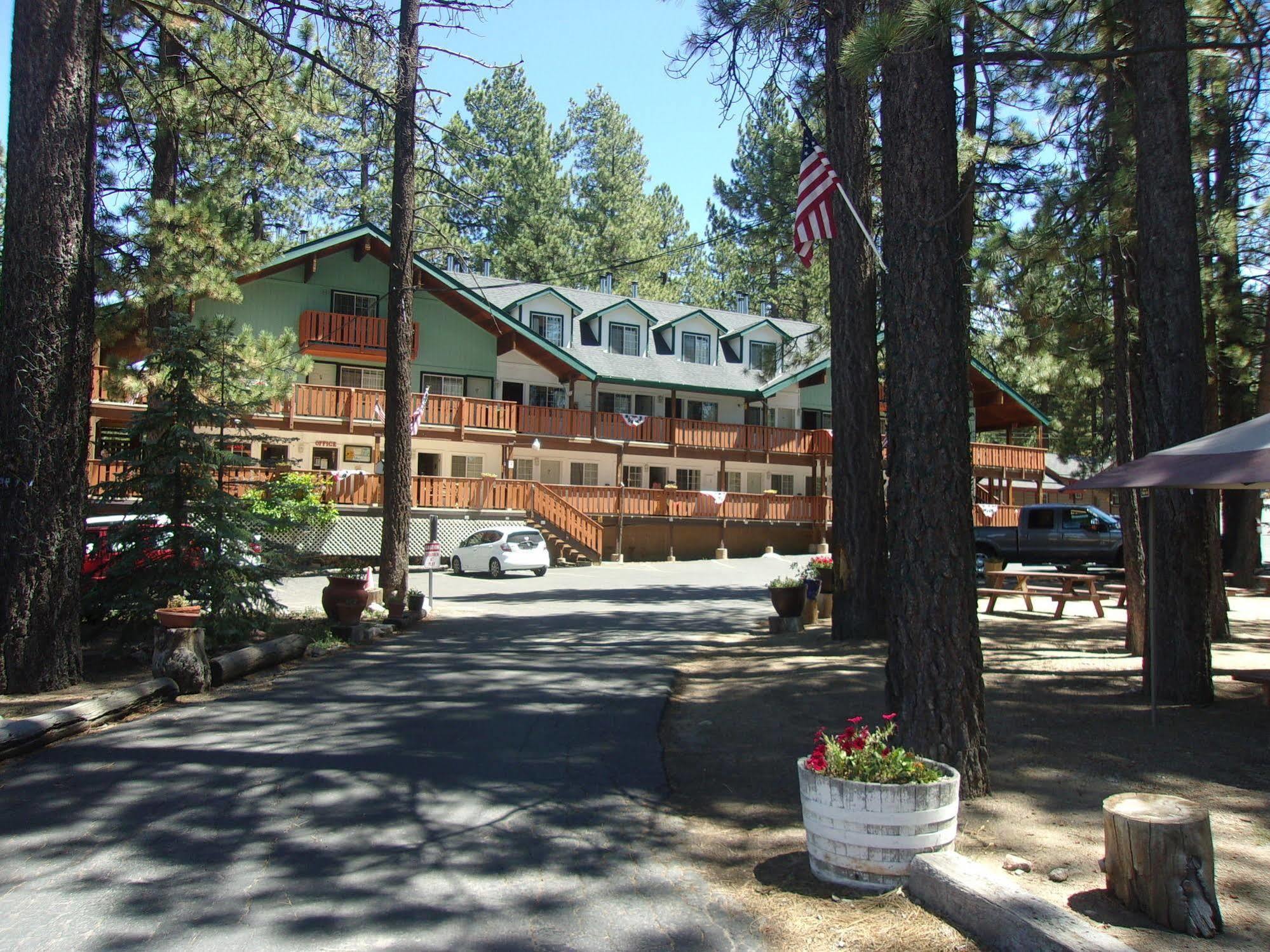 Honey Bear Lodge & Cabins Биг Бэар Лейк Экстерьер фото