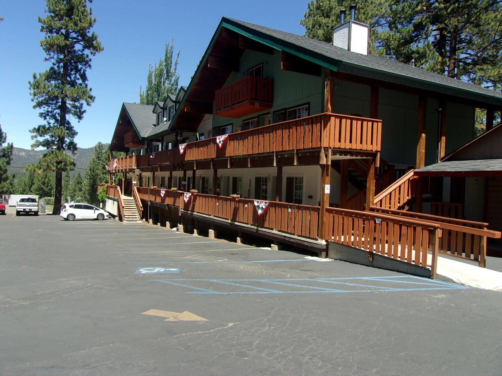 Honey Bear Lodge & Cabins Биг Бэар Лейк Экстерьер фото