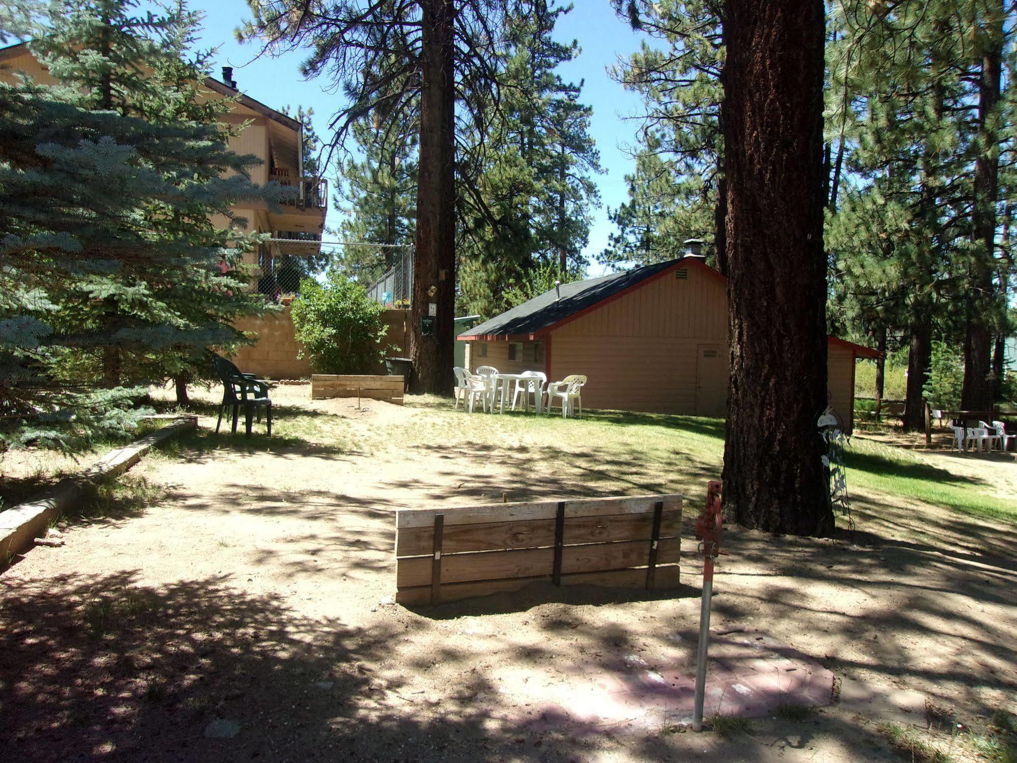 Honey Bear Lodge & Cabins Биг Бэар Лейк Экстерьер фото