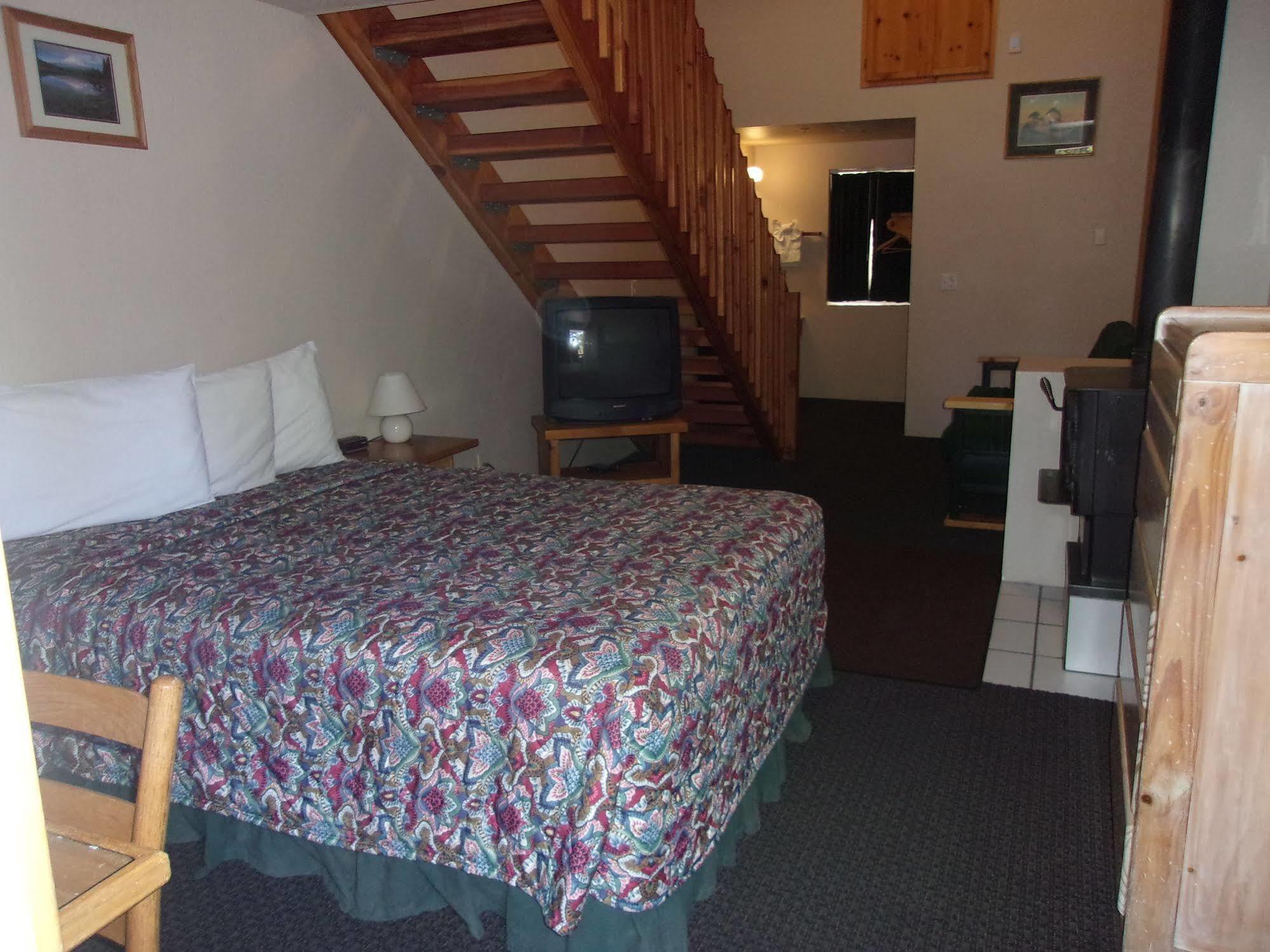 Honey Bear Lodge & Cabins Биг Бэар Лейк Экстерьер фото