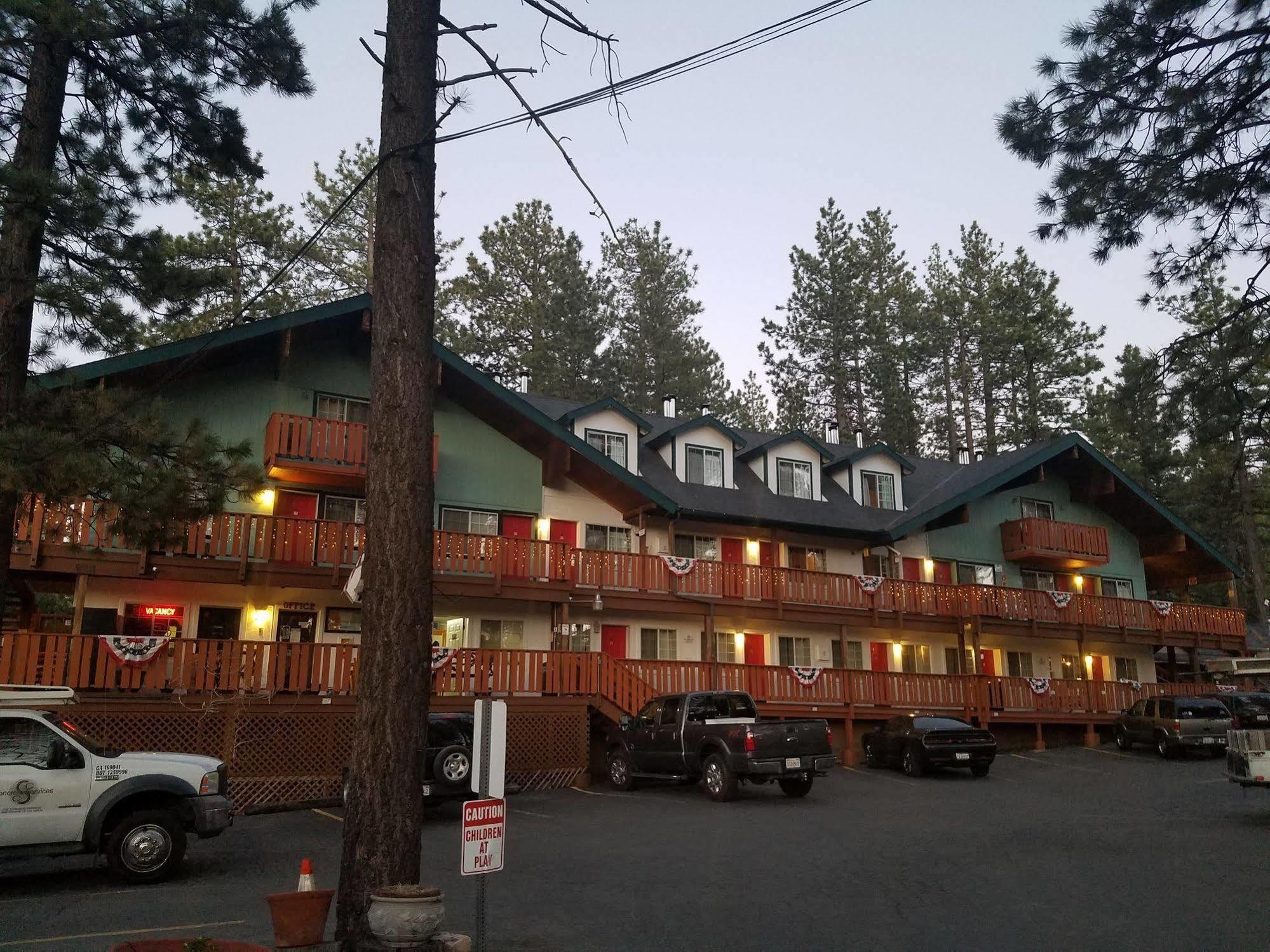Honey Bear Lodge & Cabins Биг Бэар Лейк Экстерьер фото